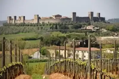 castello di monteriggioni vicino siena in Toscana