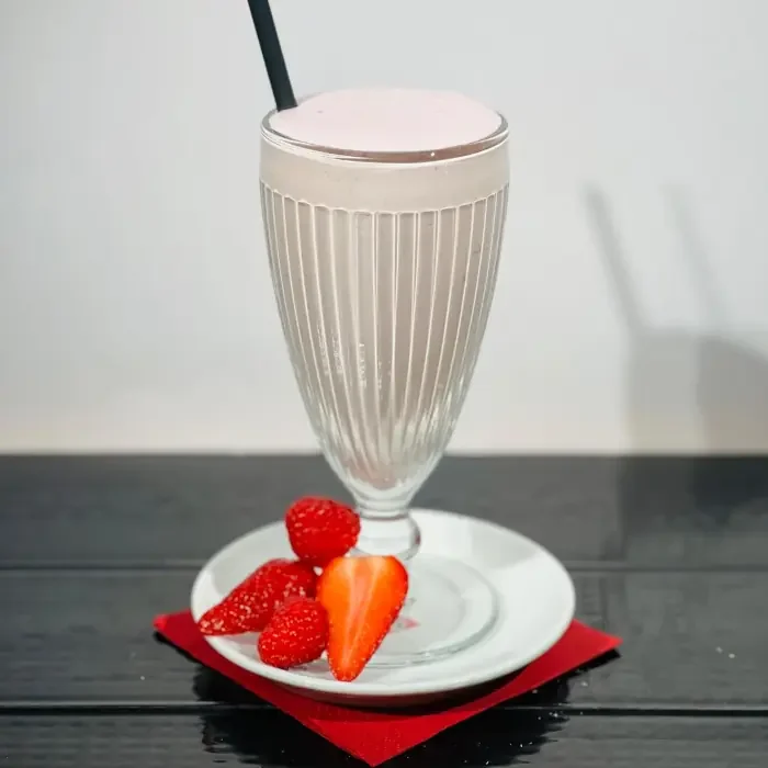 strawberry milkshake bar monteriggioni