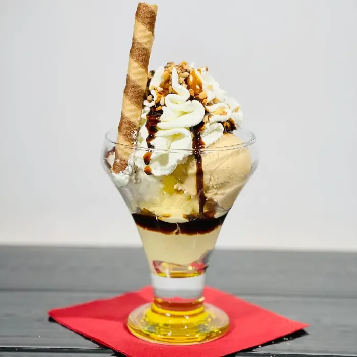 ice cream with liqueur bar monteriggioni